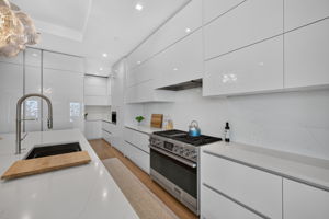 Kitchen 4 of 5