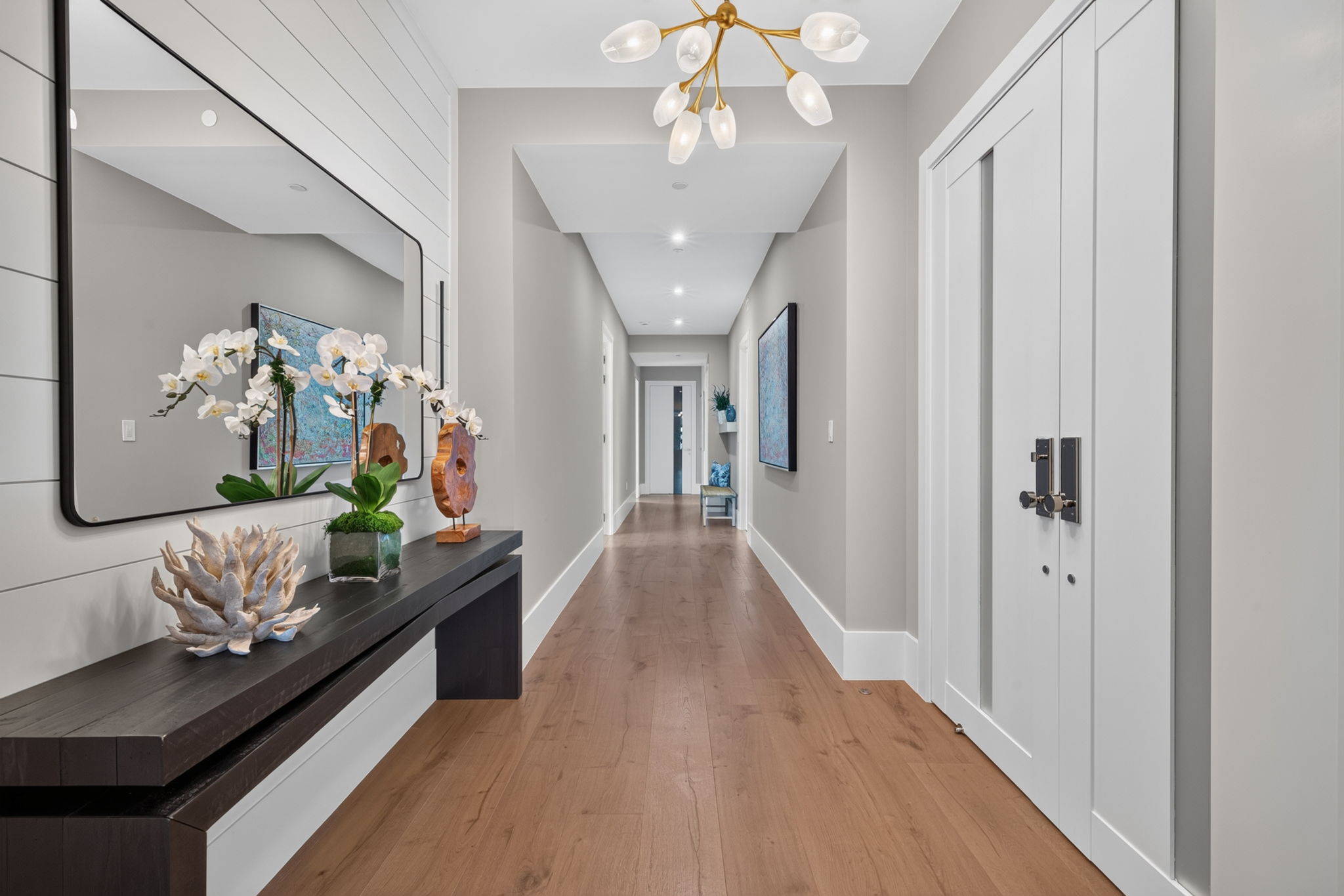 Foyer 2 of 3