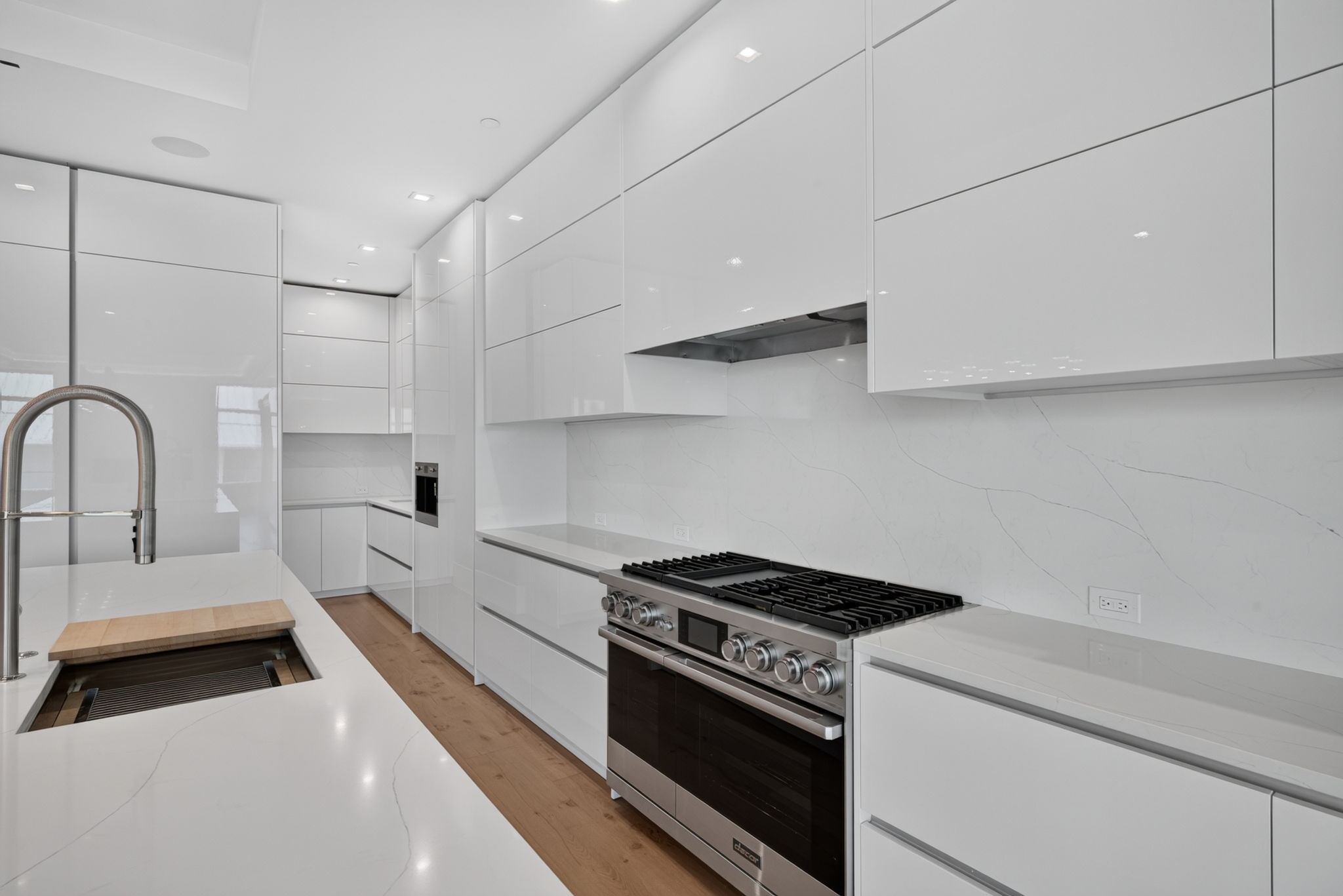 Kitchen 2 of 6