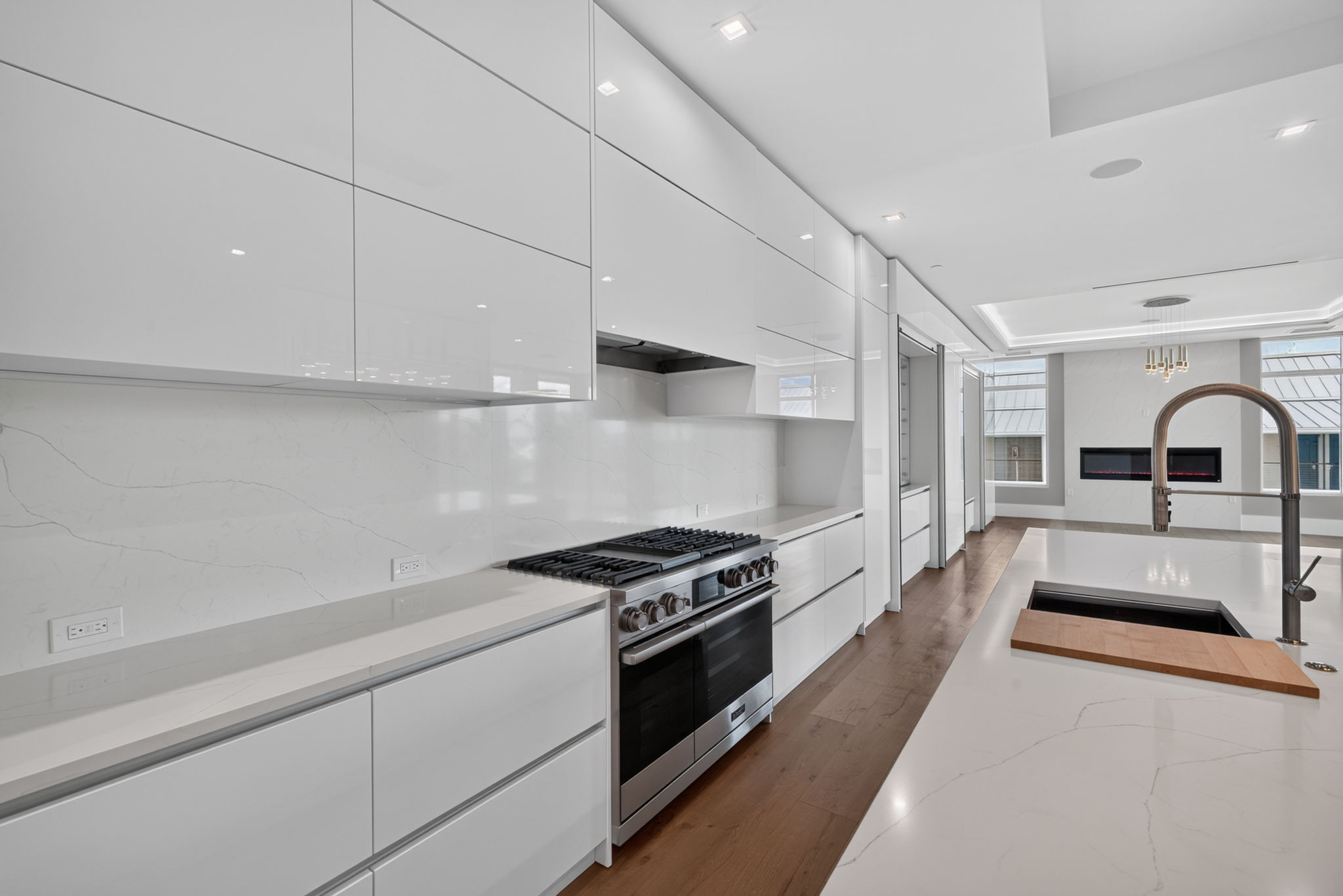 Kitchen 5 of 6