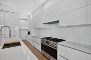 Kitchen 2 of 6