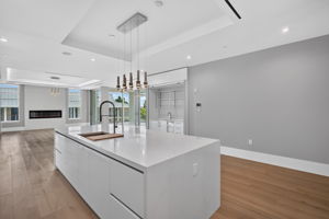 Kitchen 4 of 6
