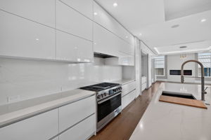 Kitchen 5 of 6