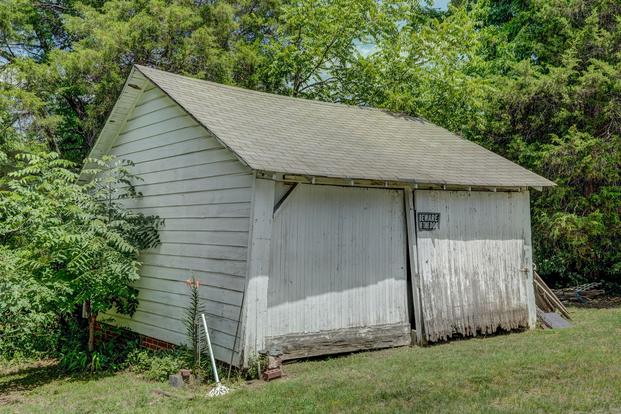 Detached Garage