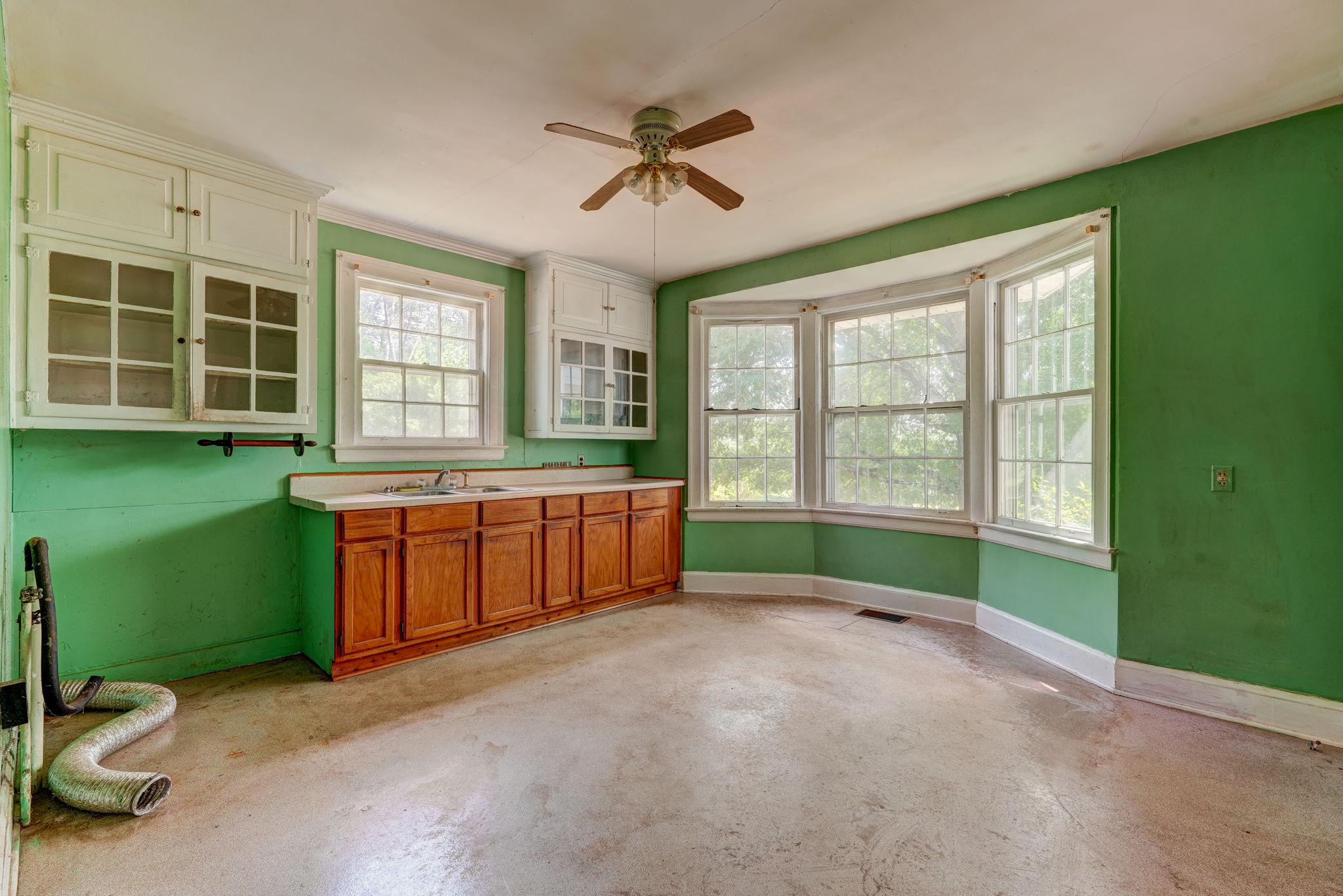Kitchen - Breakfast - Laundry