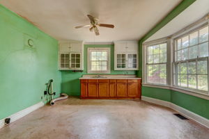 Kitchen - Breakfast - Laundry