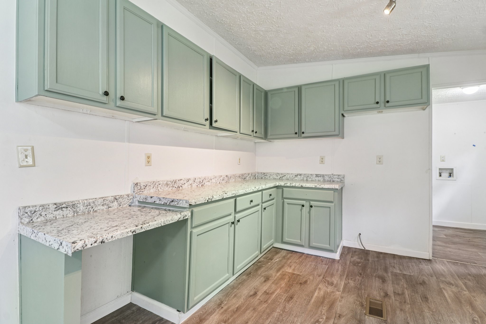 Gilbert St-2106-011.jpg