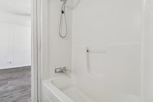Gilbert St-2106-029.jpg
