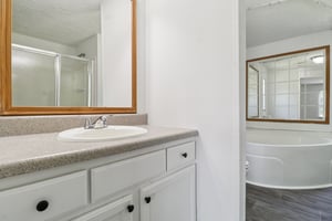 Gilbert St-2106-030.jpg