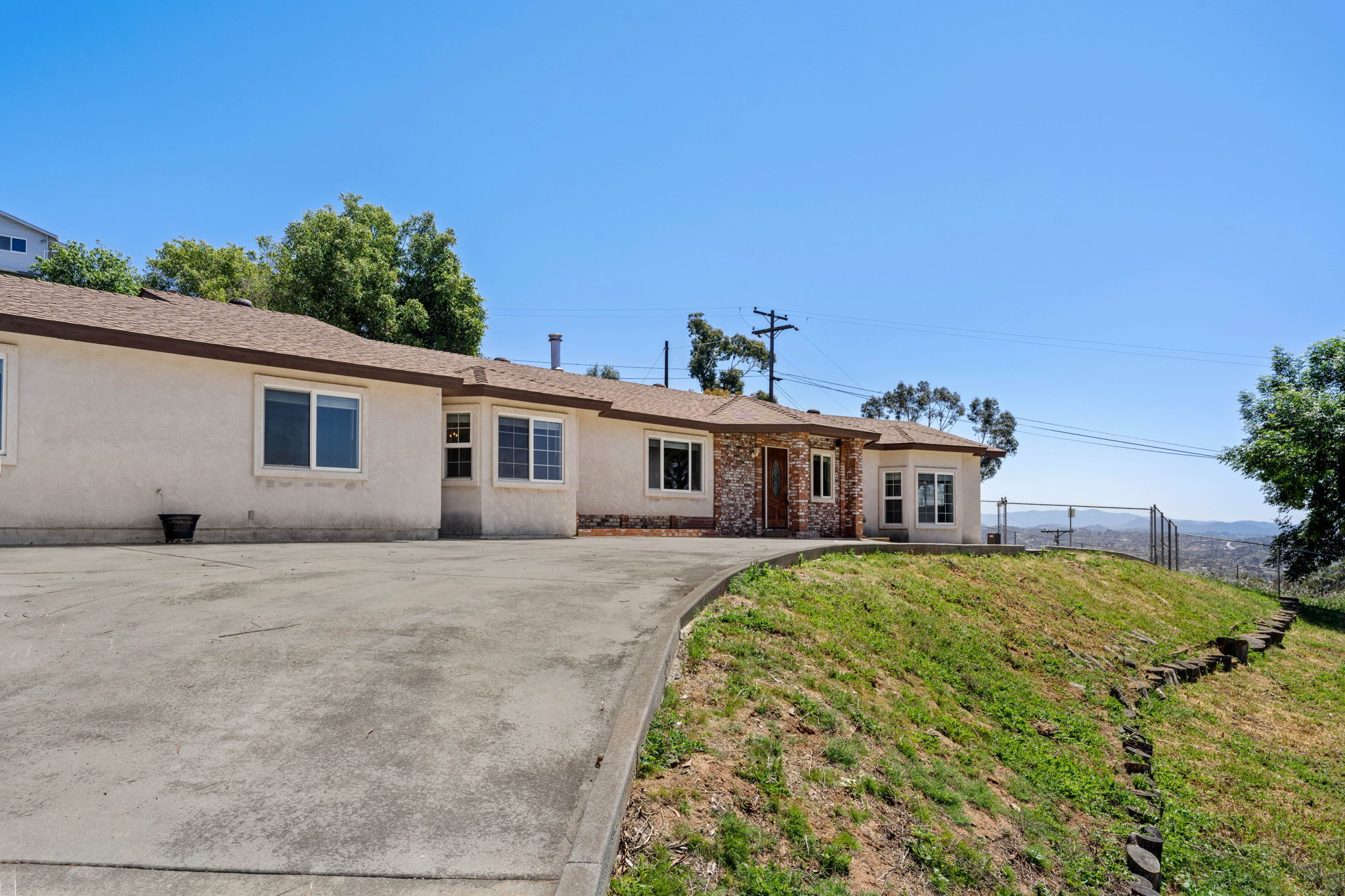11669 Valle Vista Rd, Lakeside, CA 92040