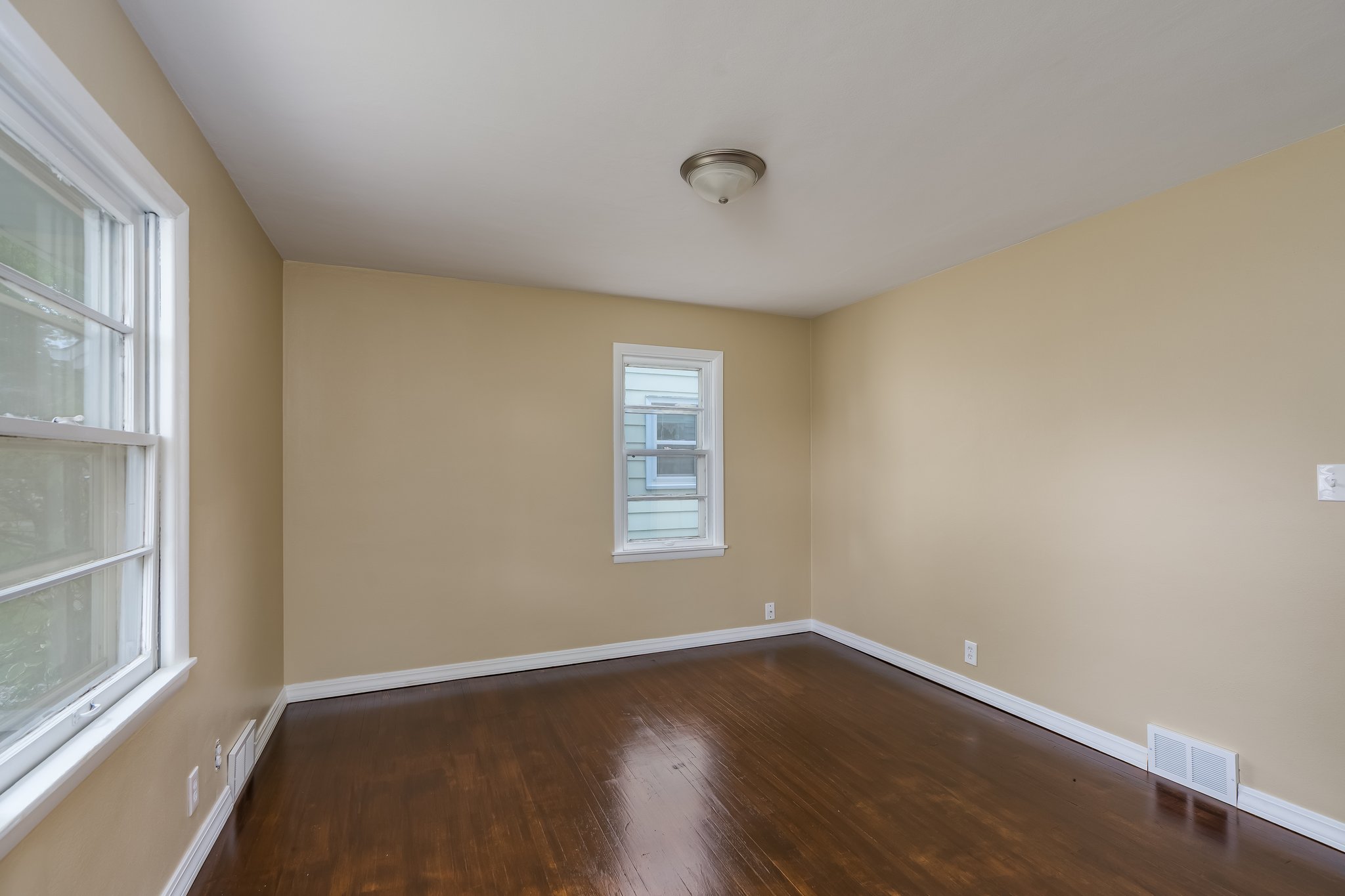 1169 Lawson Ave E, St Paul, MN 55106, US Photo 4