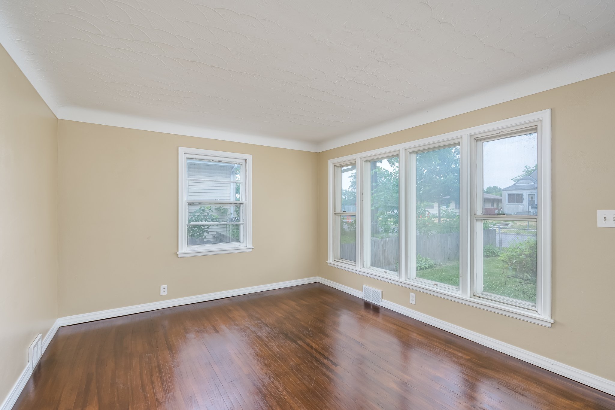 1169 Lawson Ave E, St Paul, MN 55106, US Photo 2