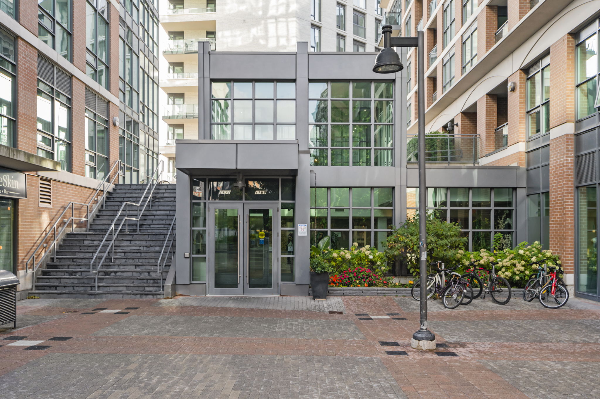 1169 Queen St W Unit 506 Toronto, ON M6J 0A4