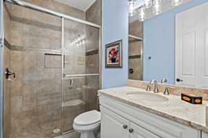 Guest Bathroom 4