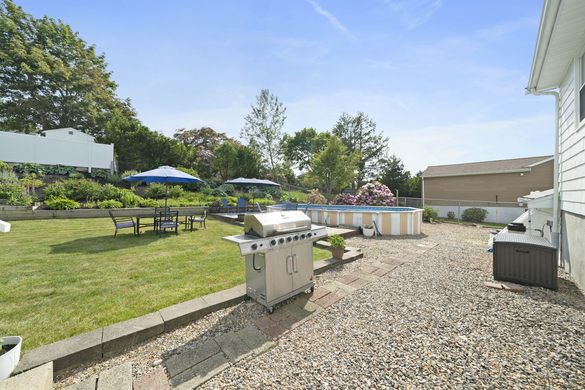 entertainment, pool area
