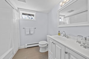 In-law bathroom with bathtub/shower