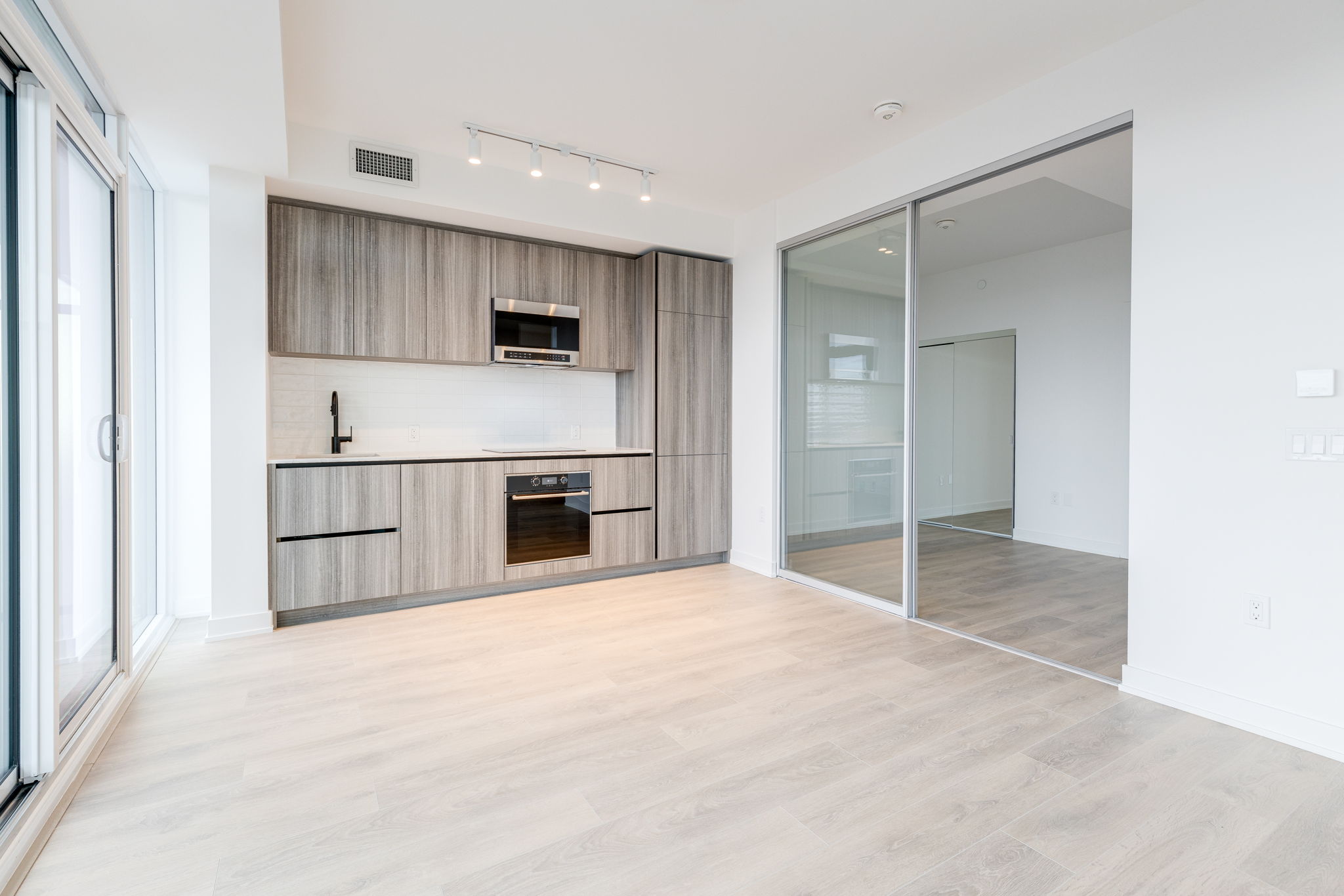 Toronto property showcase — delivered property photograph 8