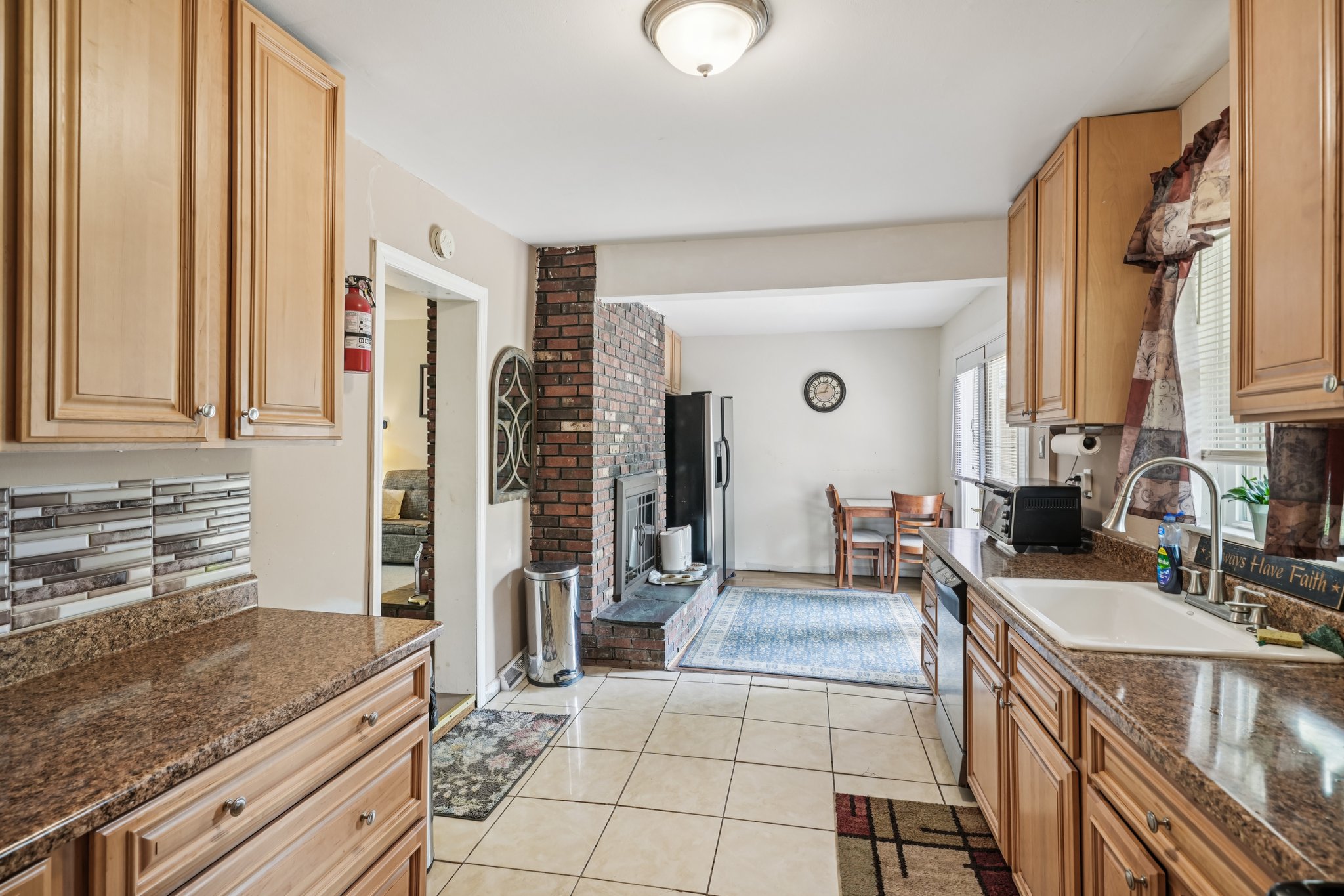 Manitee Ave-S1408-016.jpg