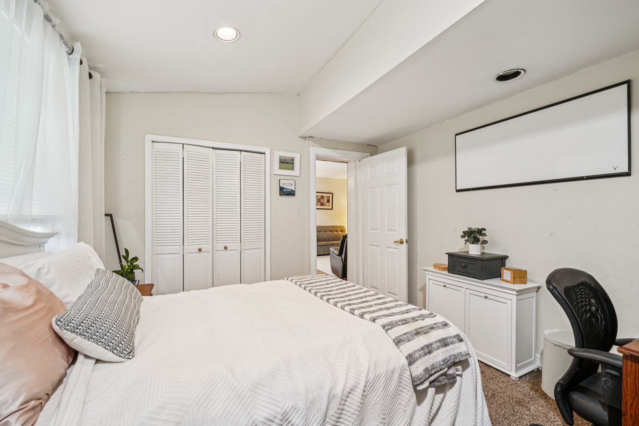 Manitee Ave-S1408-020.jpg