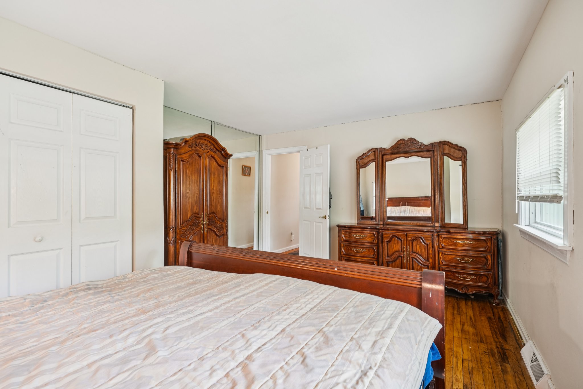 Manitee Ave-S1408-028.jpg