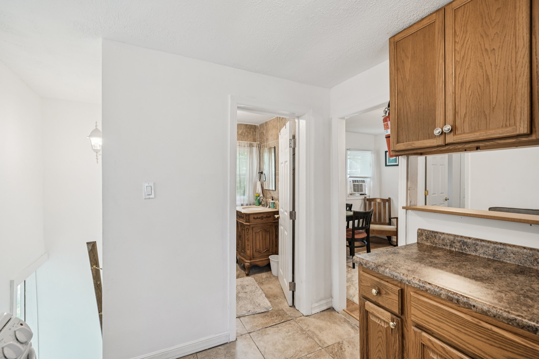 Manitee Ave-S1408-037.jpg