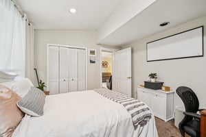 Manitee Ave-S1408-020.jpg