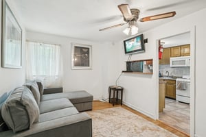 Manitee Ave-S1408-034.jpg