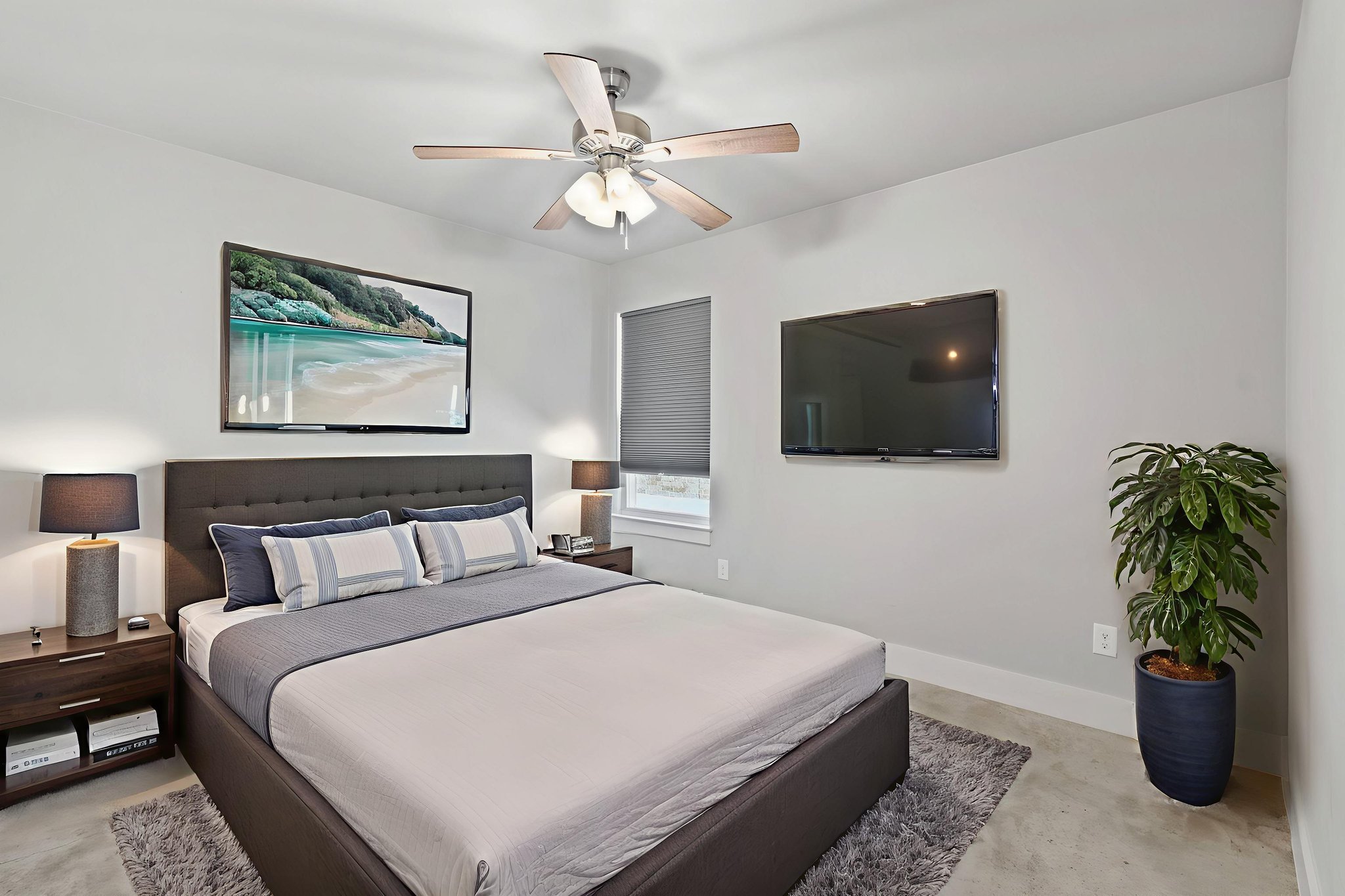 7R508828 virtually staged.jpeg