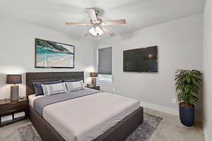 7R508828 virtually staged.jpeg