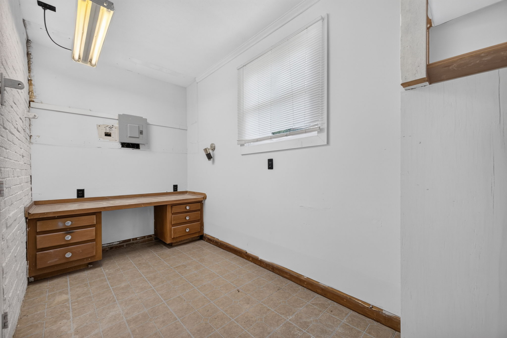  Photo 33