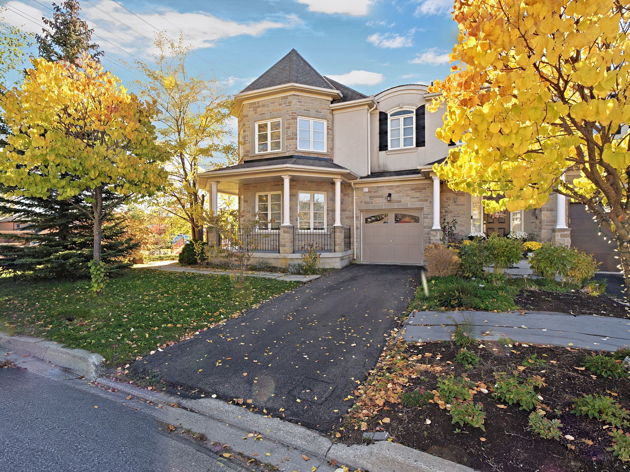 117 Southvale Dr Vaughan, ON L6A 0Y8