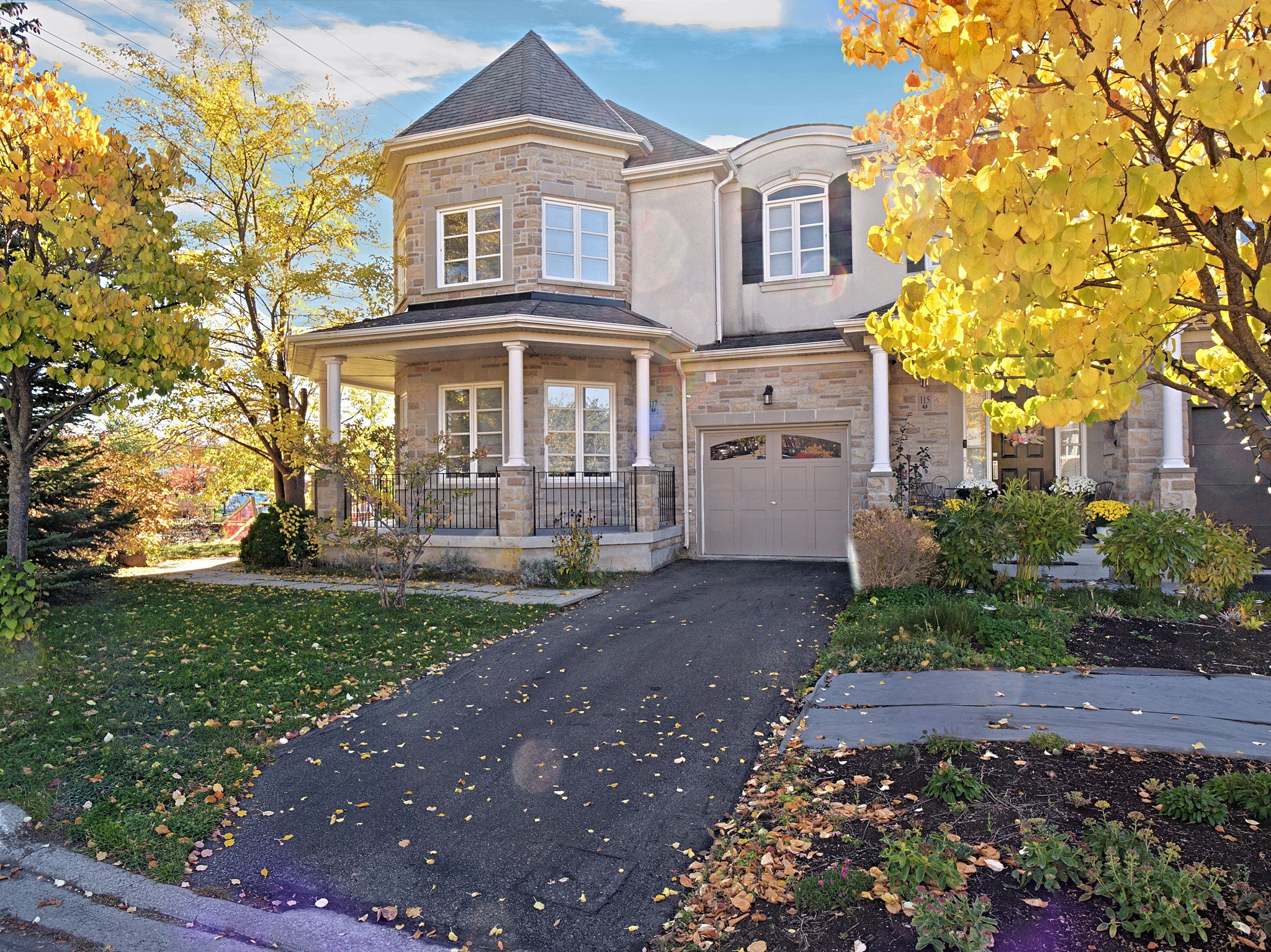117 Southvale Dr Vaughan, ON L6A 0Y8