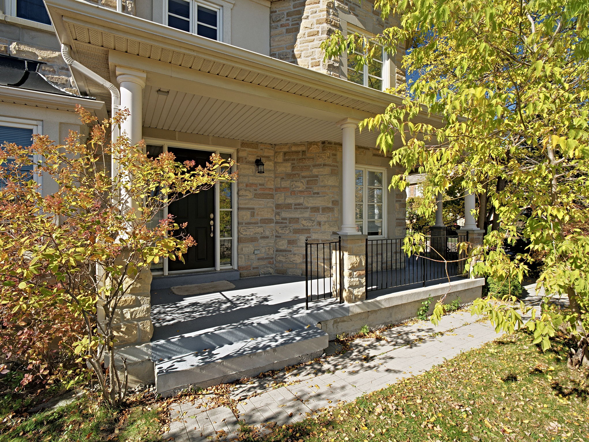 117 Southvale Dr Vaughan, ON L6A 0Y8