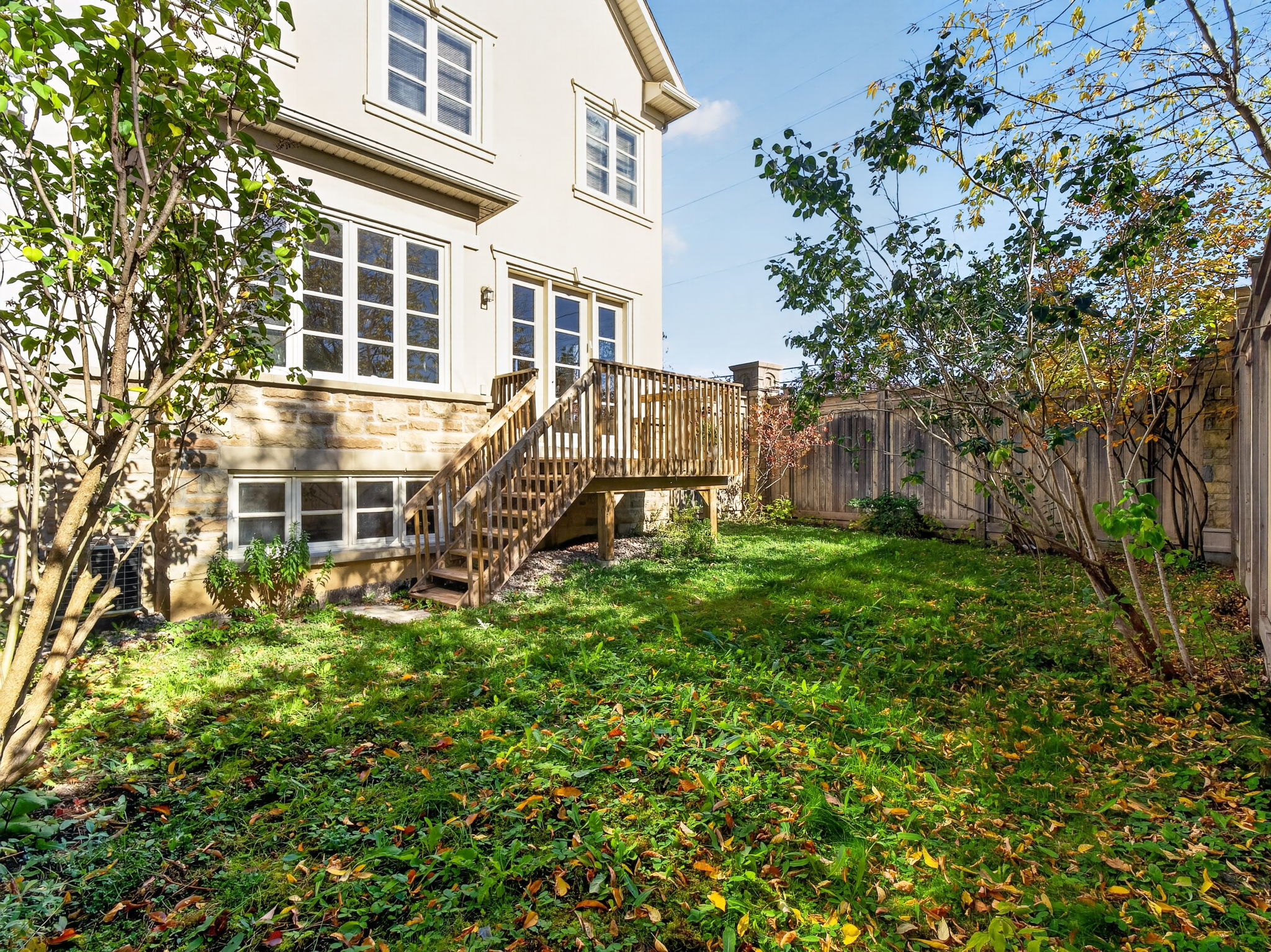 117 Southvale Dr Vaughan, ON L6A 0Y8