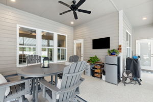 Screened-in Porch