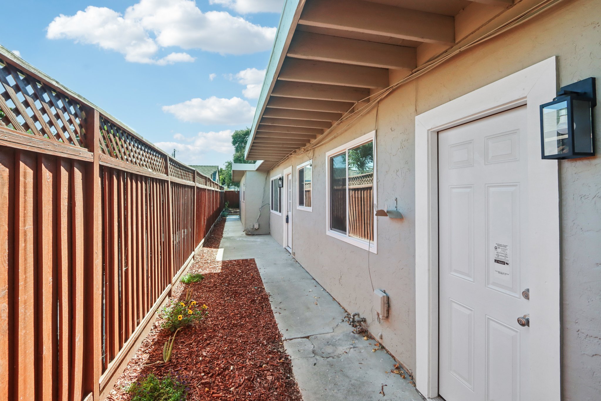 Locust St-L2407-045.jpg