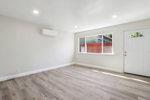 Locust St-L2407-015.jpg