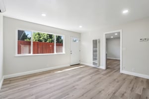 Locust St-L2407-016.jpg