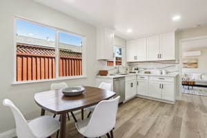 Locust St-L2407-019.jpg