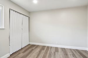 Locust St-L2407-020.jpg