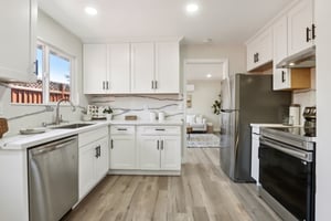 Locust St-L2407-021.jpg