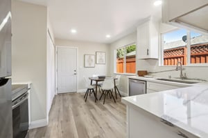 Locust St-L2407-022.jpg