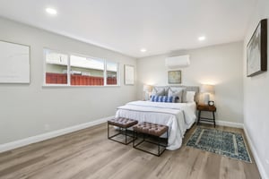 Locust St-L2407-029.jpg