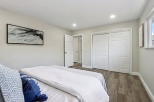 Locust St-L2407-030.jpg