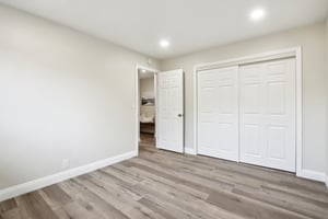 Locust St-L2407-033.jpg