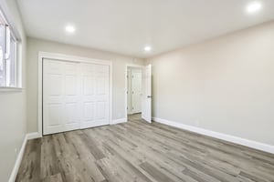 Locust St-L2407-035.jpg