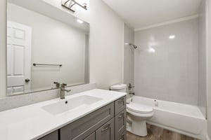 Locust St-L2407-040.jpg