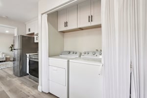 Locust St-L2407-041.jpg