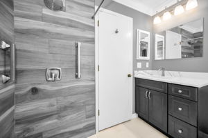 Primary Bathroom1c