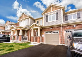 1172 Duignan Cres